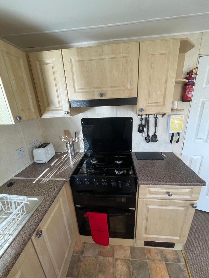 341 Family Caravan At Marine Holiday Park, Sleeps 6 Hotel Рил Екстериор снимка